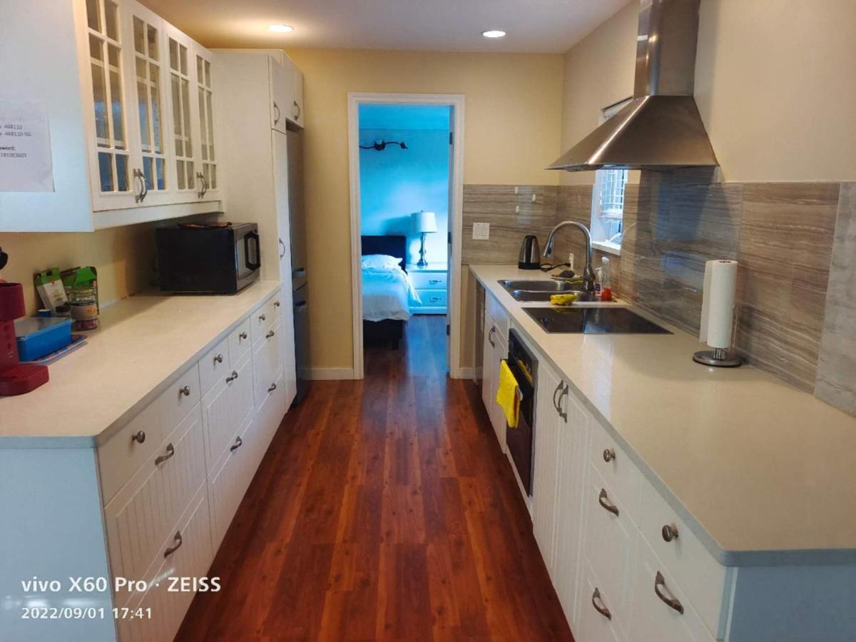 Romantic Homestay Coquitlam Exterior foto